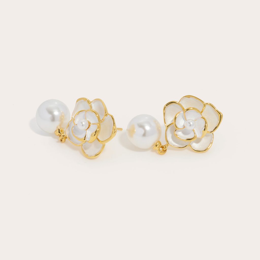 Golden Petal Pearls earrings g1