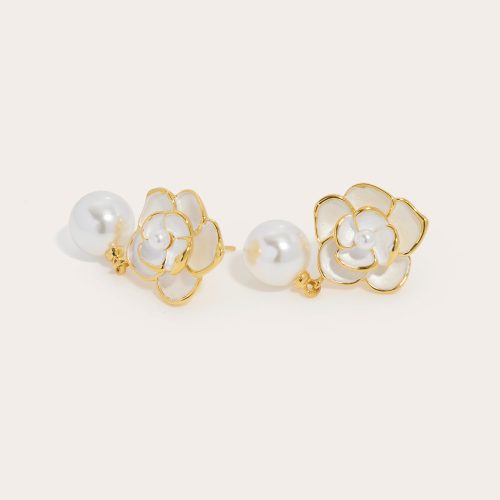 Golden Petal Pearls earrings g1