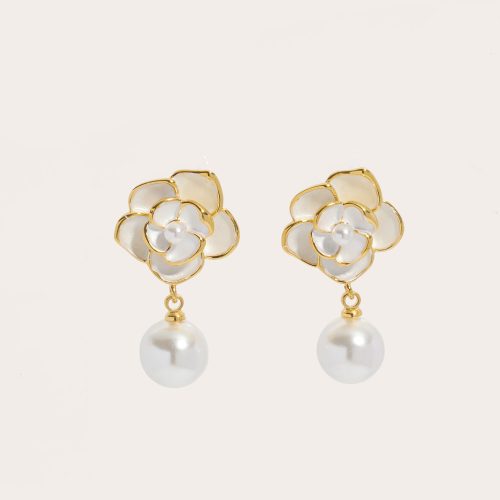 Golden Petal Pearls earrings m1