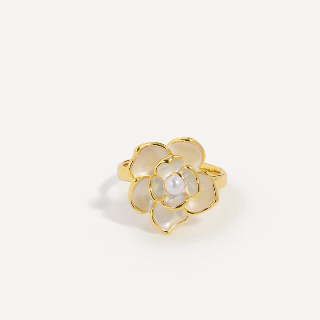 Pearl Blossom Ring m111